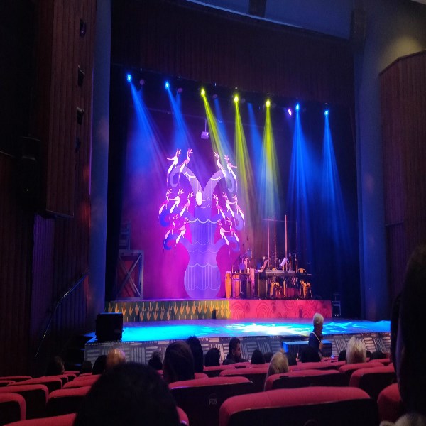 Lej teater udstyr, revy samt musical udstyr